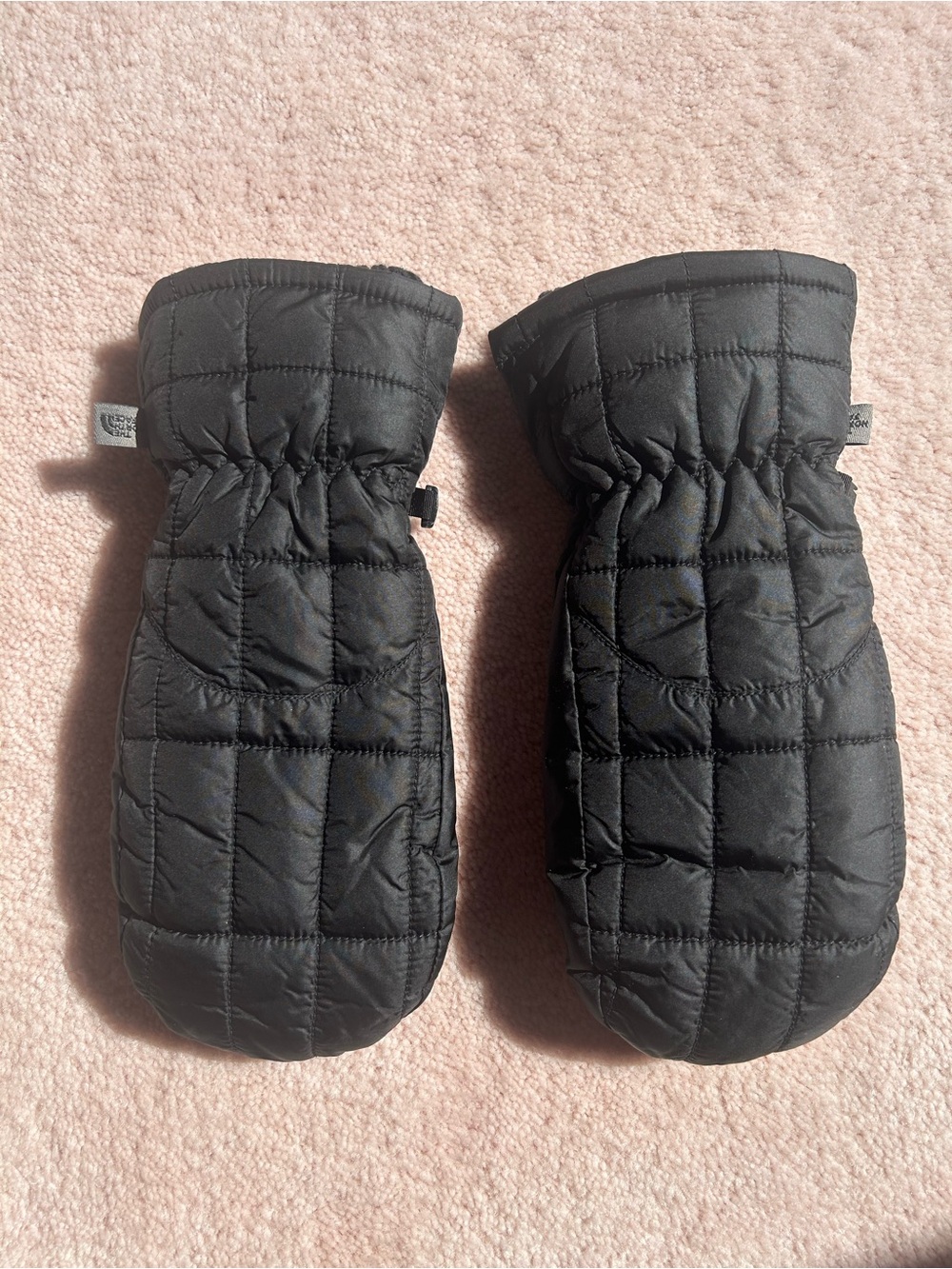 The North Face Black Quilted Mittens for Women Size Small